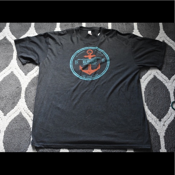 T-shirt - Picture 2 of 3